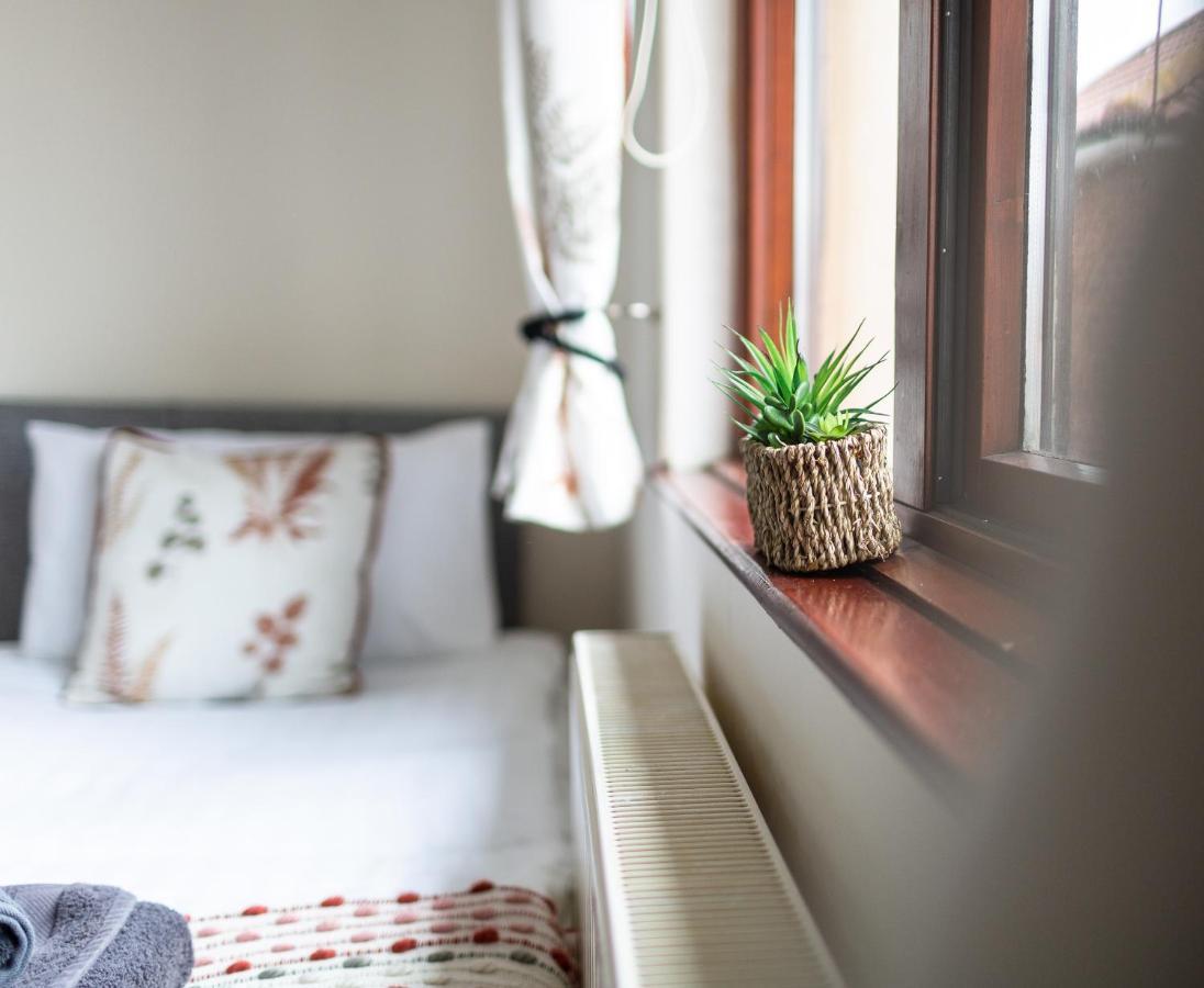 Adrian House, Near Hospital, Easy Parking + Garden Apartment Carlisle  Bagian luar foto