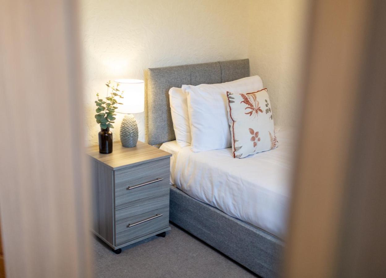 Adrian House, Near Hospital, Easy Parking + Garden Apartment Carlisle  Bagian luar foto