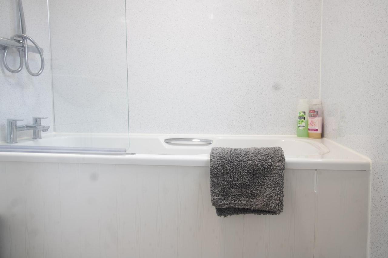 Adrian House, Near Hospital, Easy Parking + Garden Apartment Carlisle  Bagian luar foto