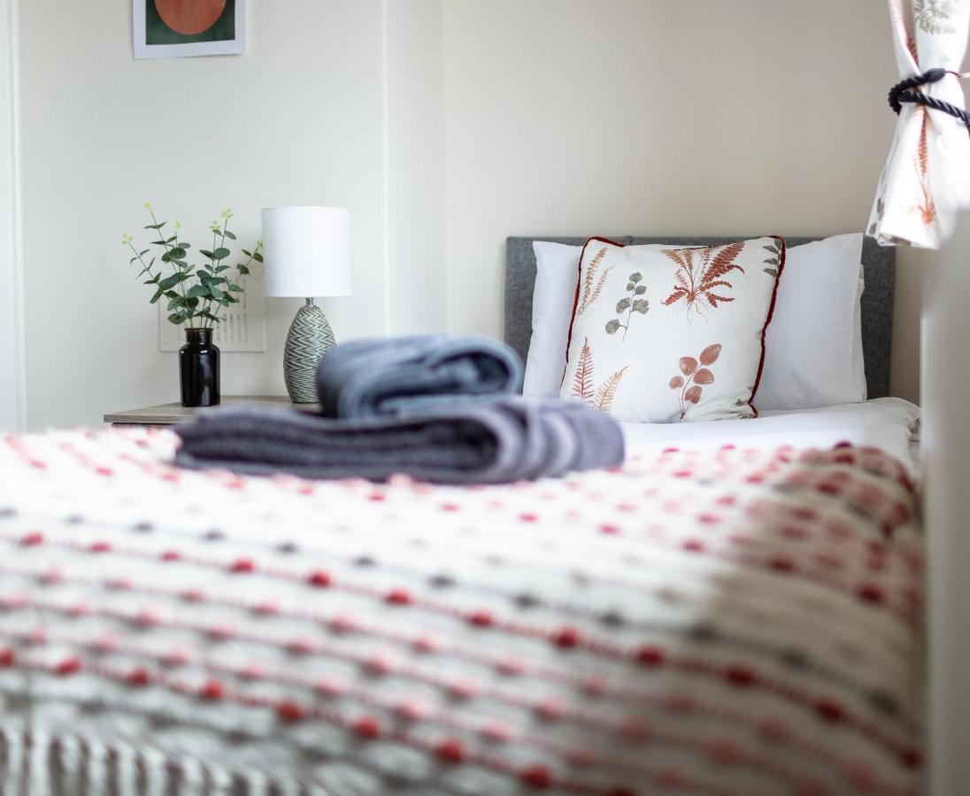 Adrian House, Near Hospital, Easy Parking + Garden Apartment Carlisle  Bagian luar foto