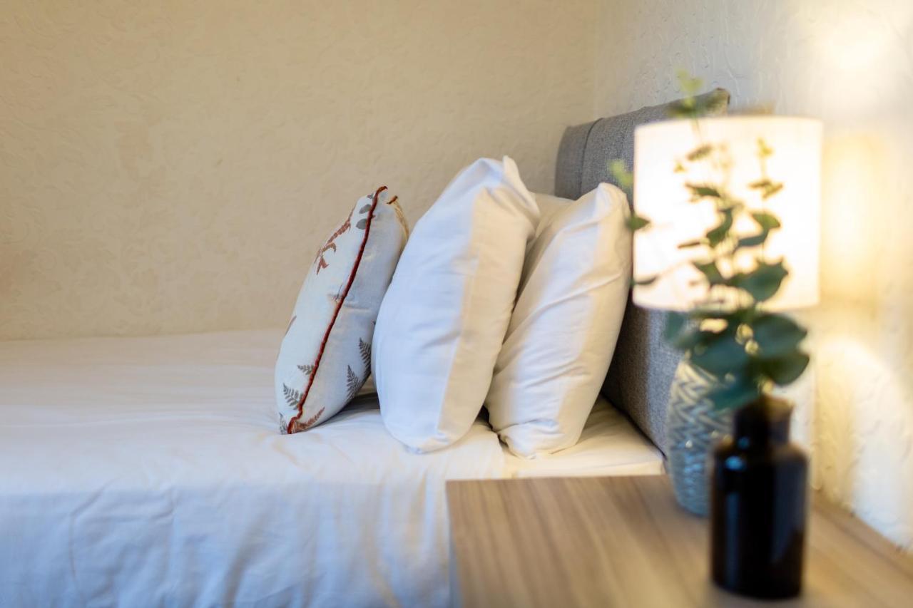 Adrian House, Near Hospital, Easy Parking + Garden Apartment Carlisle  Bagian luar foto