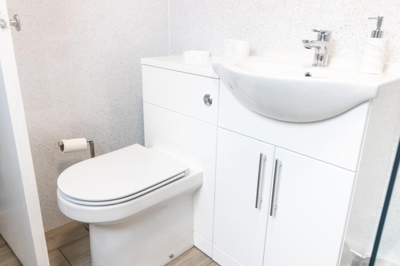Adrian House, Near Hospital, Easy Parking + Garden Apartment Carlisle  Bagian luar foto